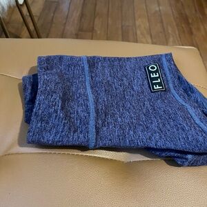 Fleo. Heathered navy size small